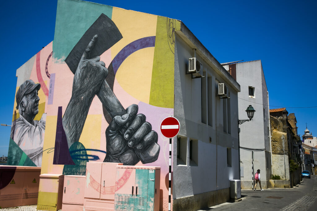 Mural do Projecto Ruído na Praça 1º de Maio, Seixal